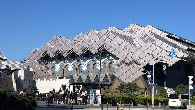 東京武道館と大勢の学生
