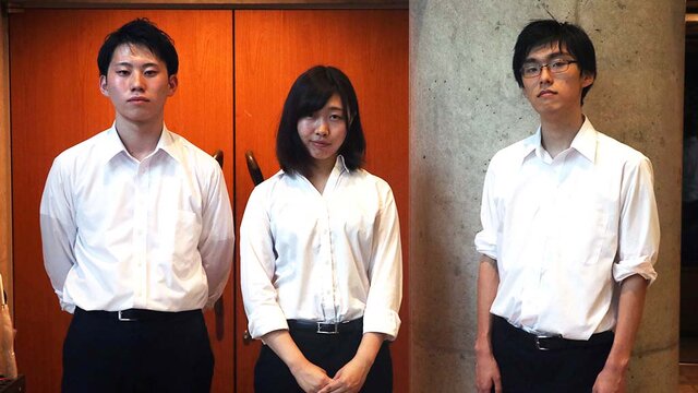 古典ギター部の魅力を余すことなく語ってくれた3名。三者三様の思想がありながらも、互いに寄せる信頼は強固だ。
（写真左側から伊藤鋭さん（指揮者　生命科学3年）、矢吹侑美さん（団長　機械工学3年）、関根駿介さん（コンサートマスター　心理学3年））
