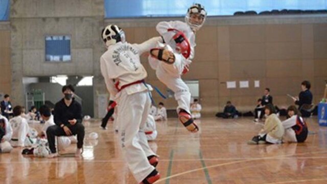 マッソギ（組手）の様子。ダイナミックな蹴りがテコンドーの特徴。