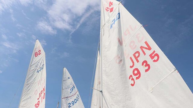 風に揺らめくヨットの帆