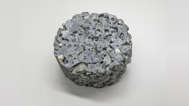 空洞を設けたセメントコンクリートのサンプル