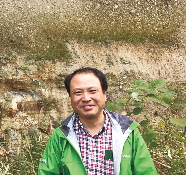 青森県にある約1万6千年前の十和田火山から噴出した火砕流を調査した際の一枚