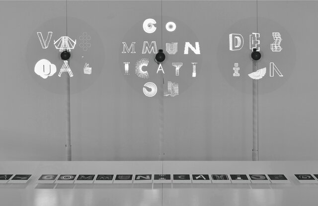 ３次元表現動画を活用した「VISUAL COMMUNICATION DESIGN」のアルファベット