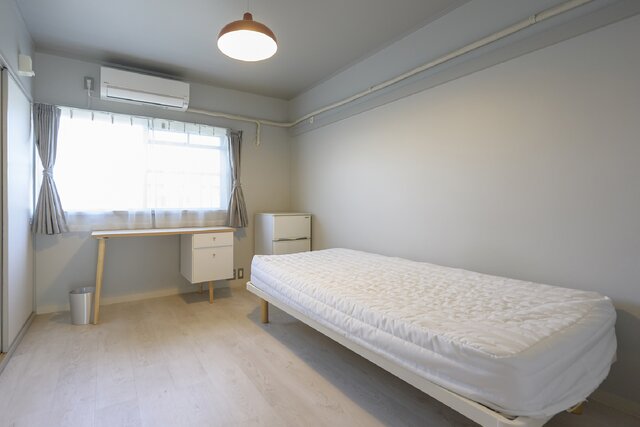 右：「よるダイバー」ポスター、左：「バリアフリーチェック講習会」の様子