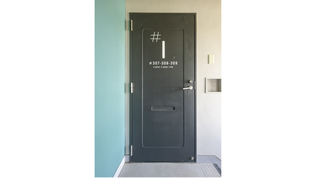 右：「よるダイバー」ポスター、左：「バリアフリーチェック講習会」の様子