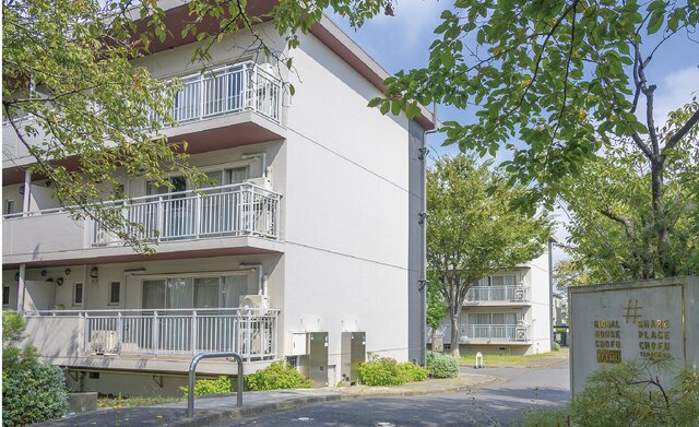 右：「よるダイバー」ポスター、左：「バリアフリーチェック講習会」の様子