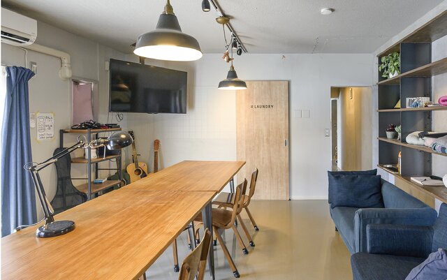 右：「よるダイバー」ポスター、左：「バリアフリーチェック講習会」の様子