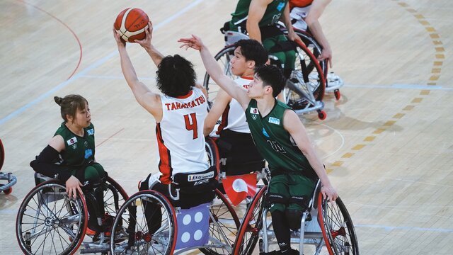 車いすバスケの試合の様子　photo by X-1
